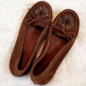 Minnetonka • beaded moccasins